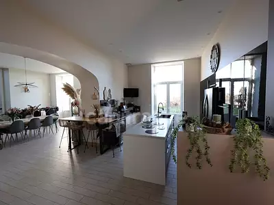 Maison, 1 357 m²