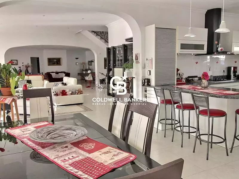 Maison, 358 m²