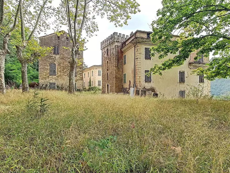 Maison, 1 700 m²