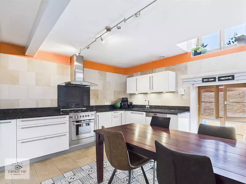 Maison, 198 m²