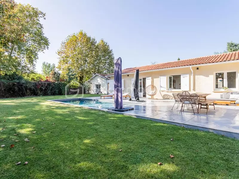 Maison, 215 m²
