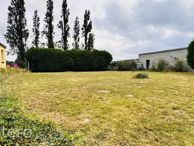 Terrain, 703 m²