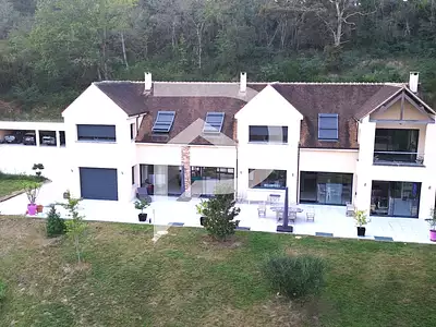 Maison, 696 m²