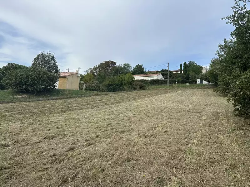 Terrain, 738 m²