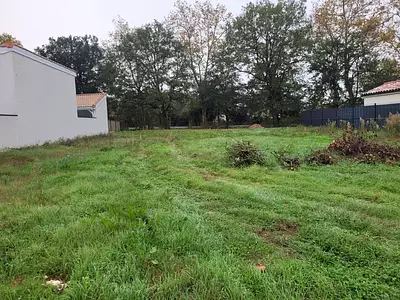 Terrain, 704 m²