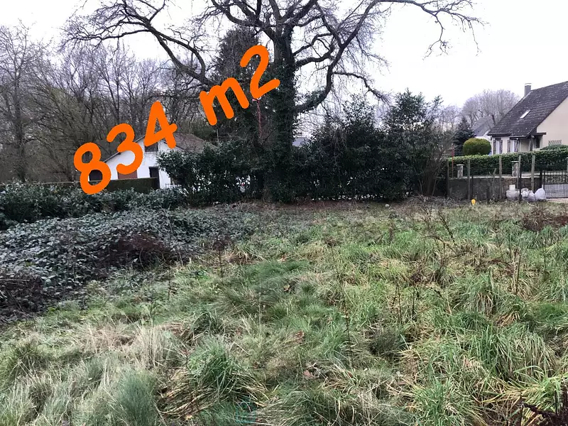Terrain, 834 m²