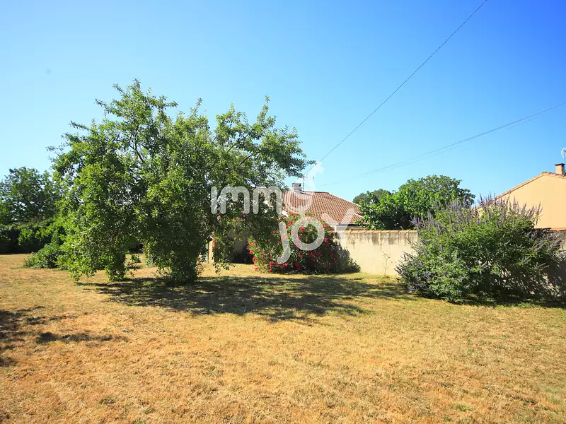 Terrain, 647 m²