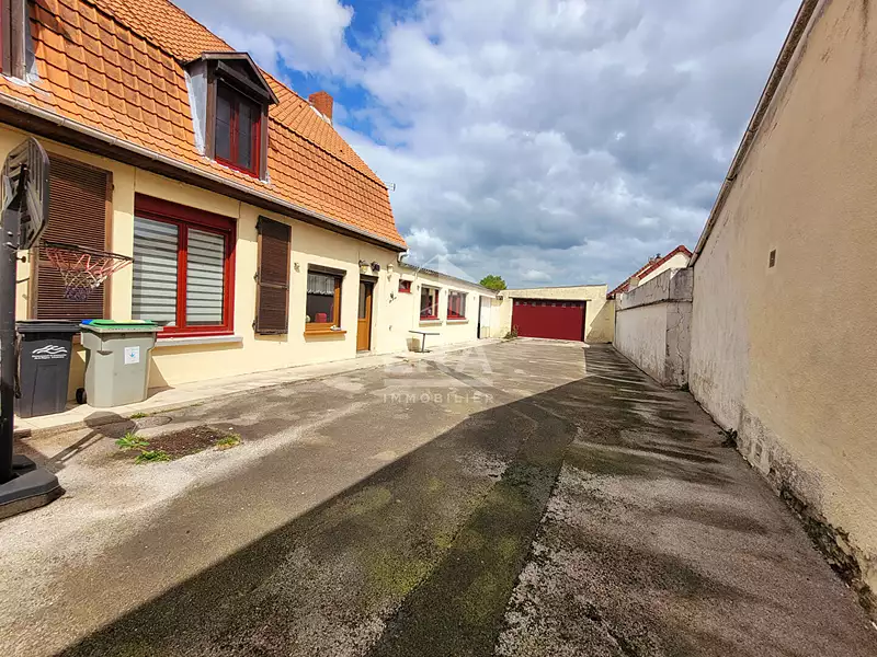 Maison, 325 m²