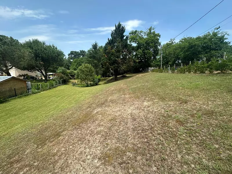 Terrain, 1 437 m²