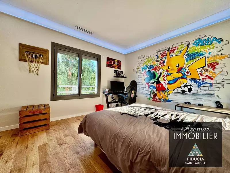 Maison, 245 m²