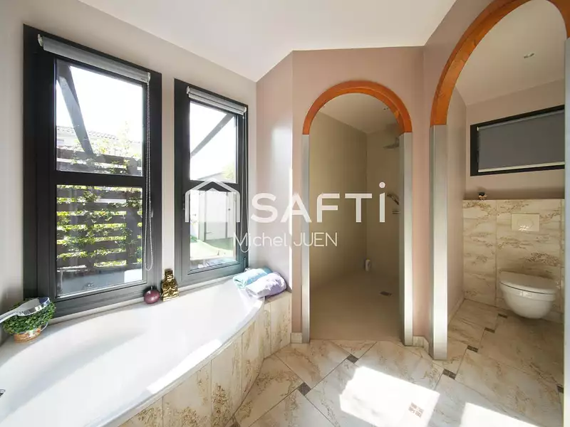 Maison, 225 m²