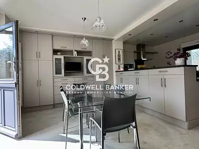 Maison, 243 m²