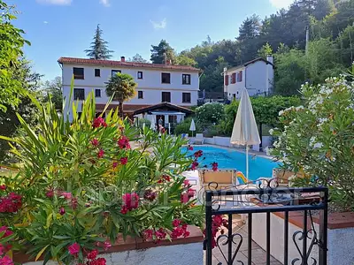 Maison, 560 m²