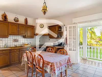 Maison, 225 m²