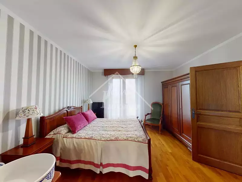 Maison, 176 m²