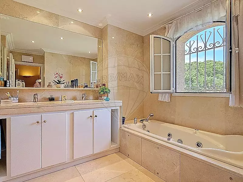 Maison, 310 m²