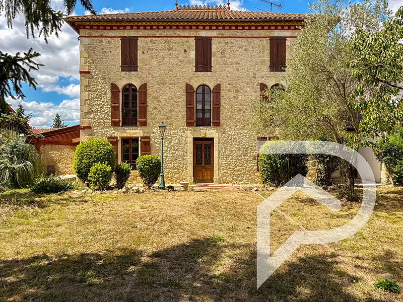 Maison, 240 m²