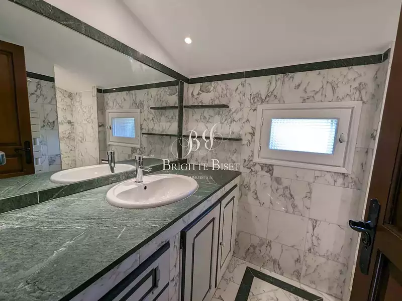 Maison, 311 m²