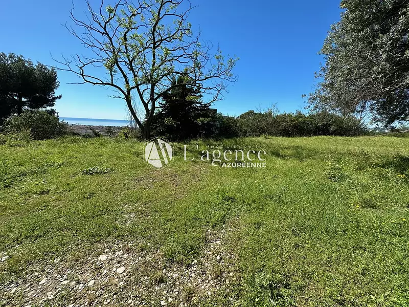 Terrain, 714 m²