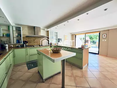 Maison, 240 m²