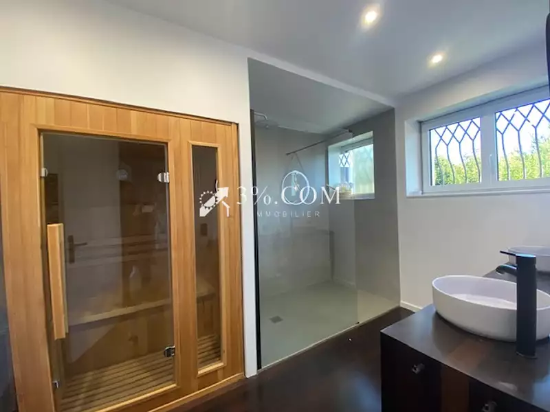 Maison, 240 m²