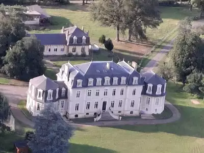 Maison, 1 225 m²