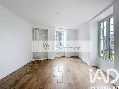 1 100 € CC Maison • 69 m² • 3 pièces • 2 chambres • Ter. 50 m² Le Châtelet-en-Brie (77820)