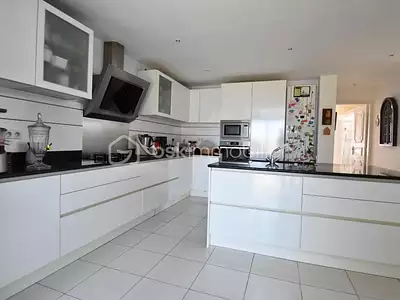 Maison, 303 m²