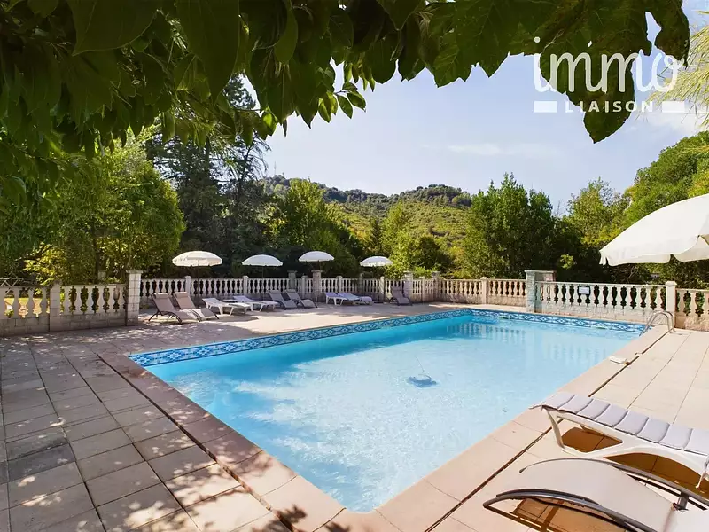 Maison, 1 413 m²