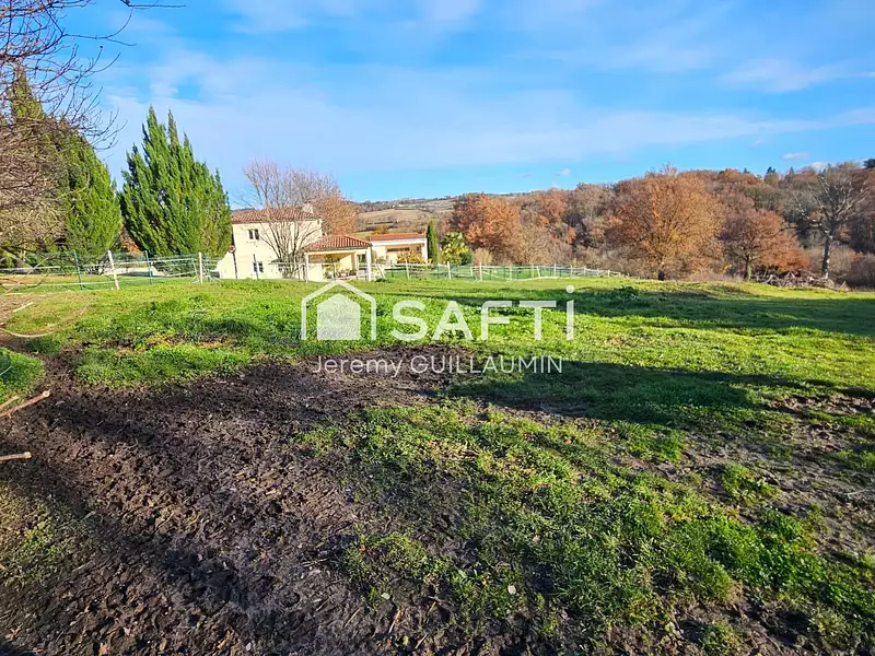 Terrain, 8 588 m²