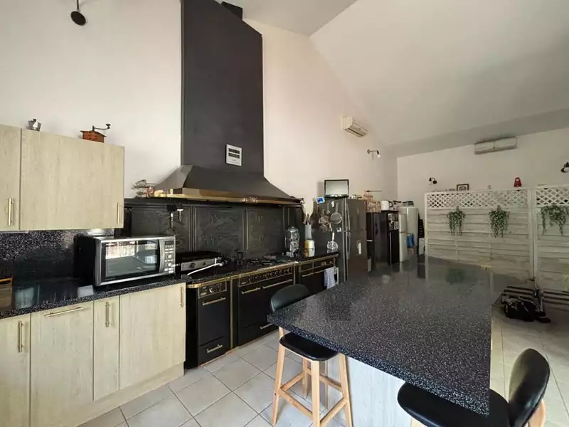 Maison, 280 m²