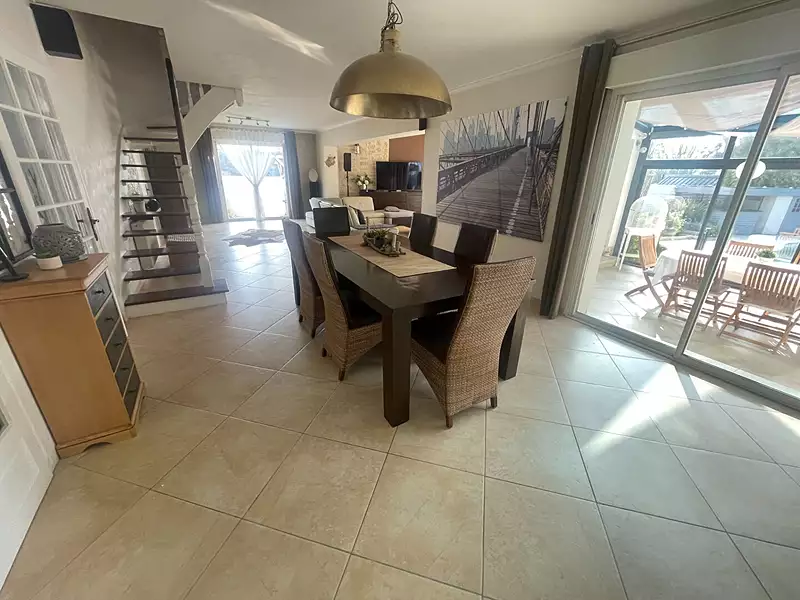 Maison, 225 m²