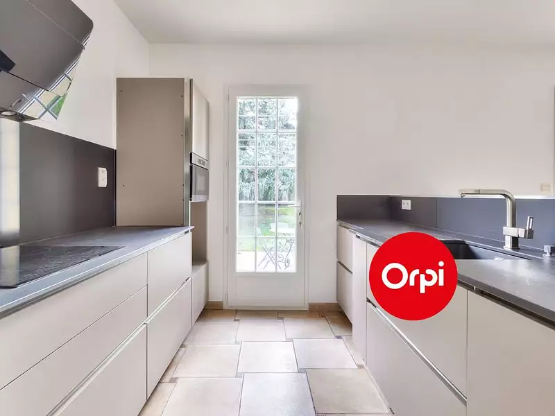 Maison, 302 m²