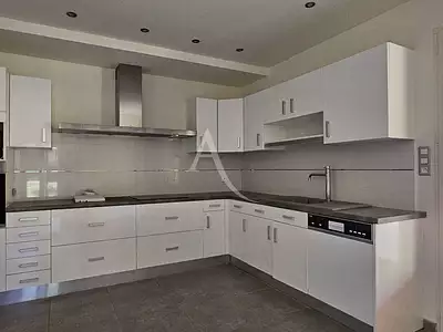 Maison, 250 m²