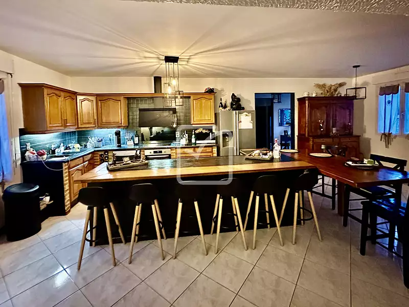 Maison, 281 m²