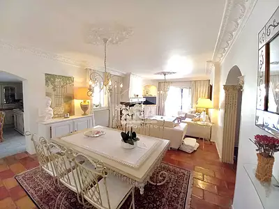 Maison, 225 m²