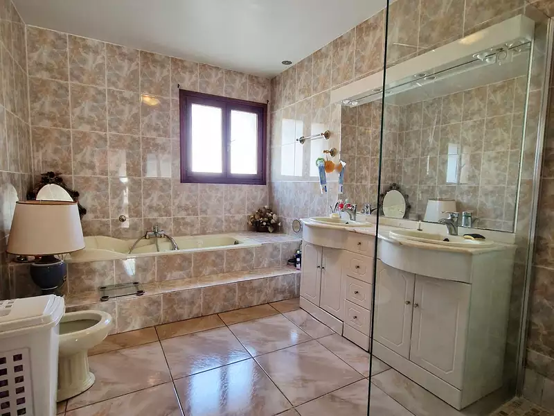 Maison, 215 m²