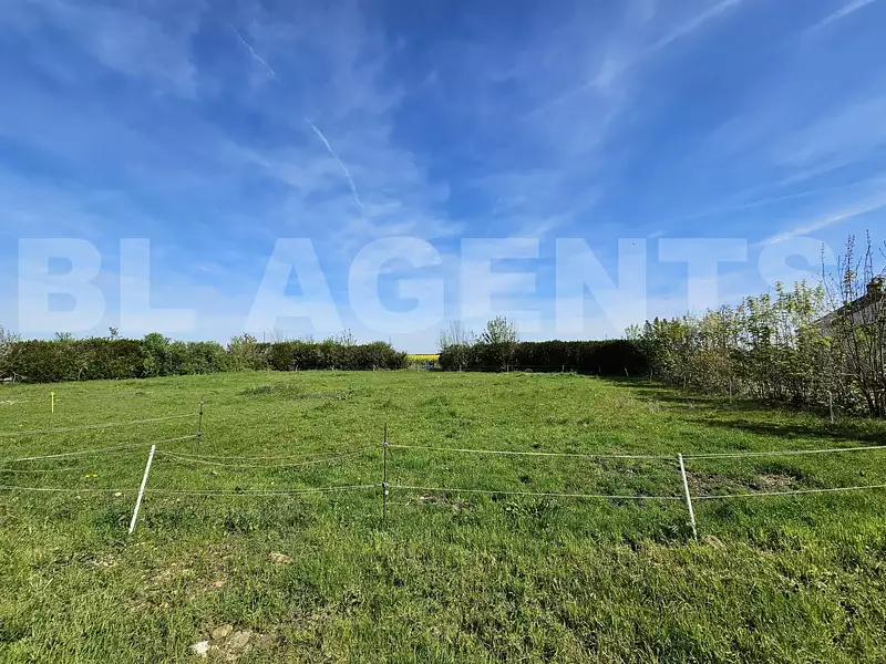 Terrain, 709 m²