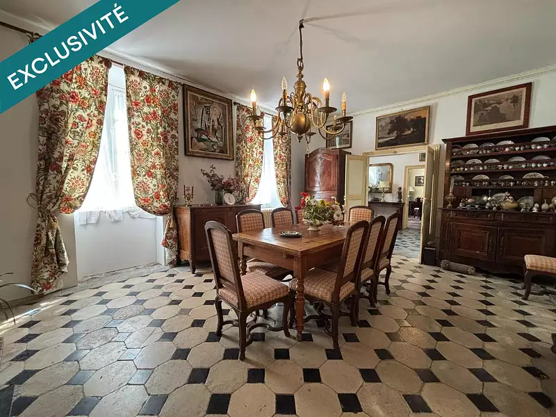 Maison, 561 m²