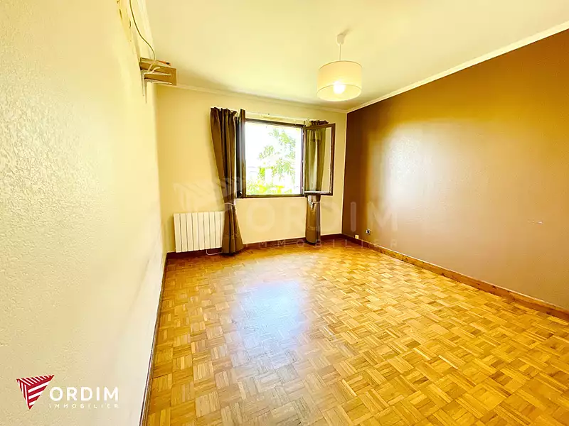Maison, 166 m²