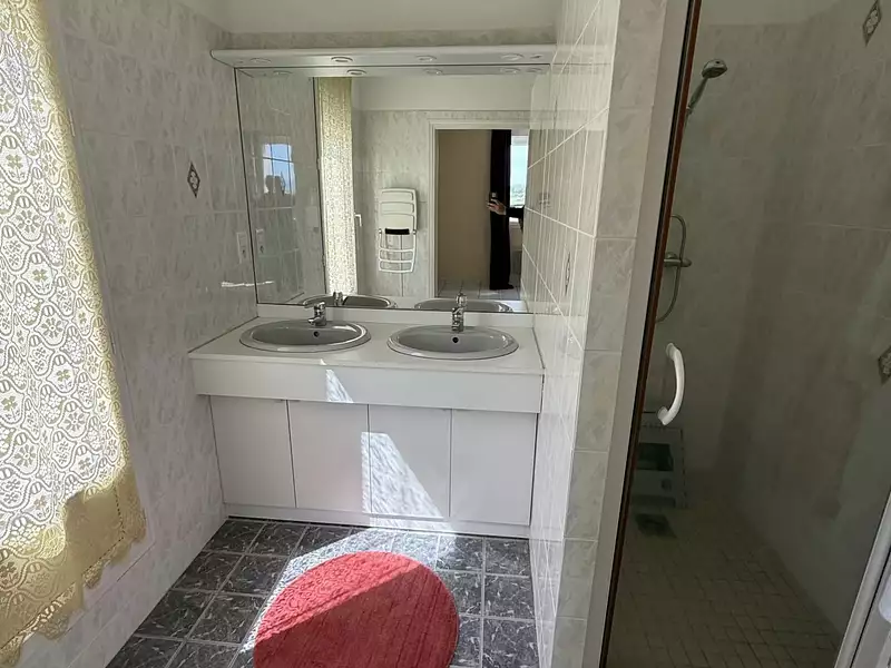 Maison, 240 m²