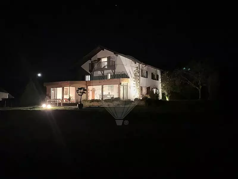 Maison, 240 m²