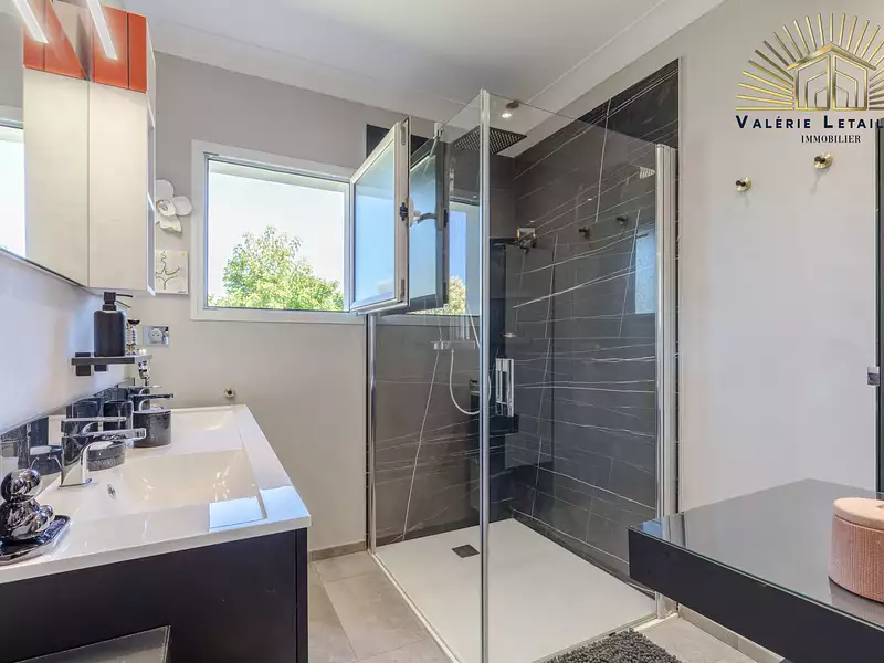 Maison, 249 m²