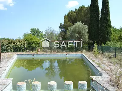 Maison, 696 m²