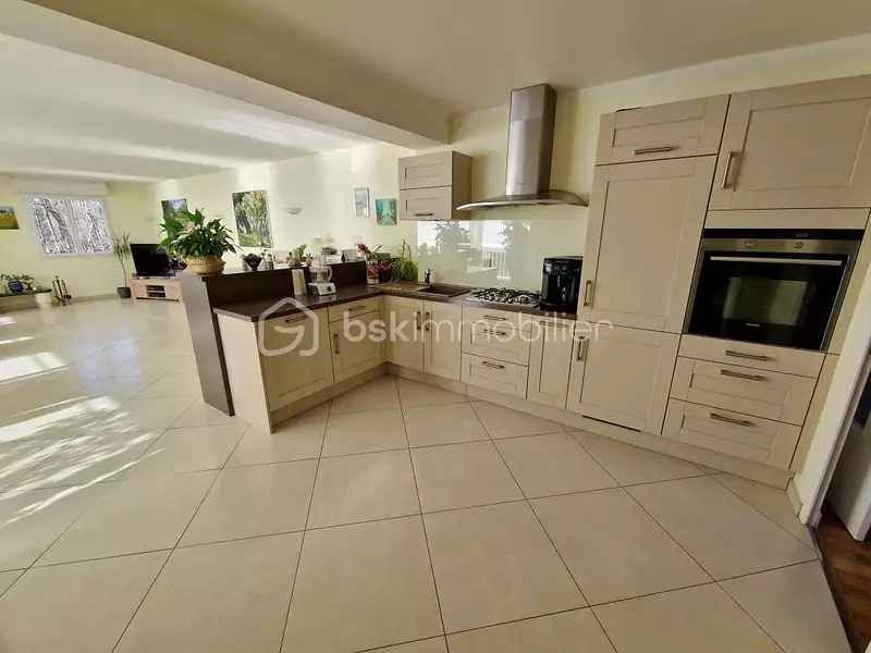 Maison, 240 m²