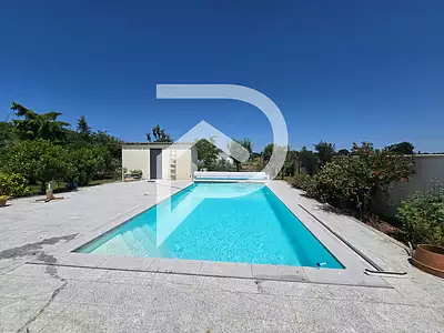 Maison, 225 m²