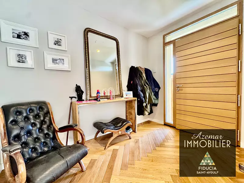 Maison, 245 m²