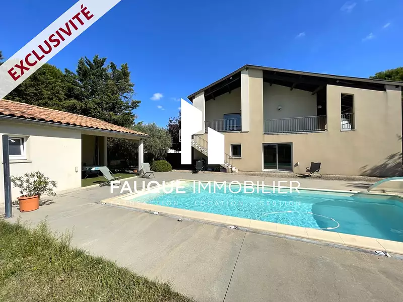 Maison, 285 m²