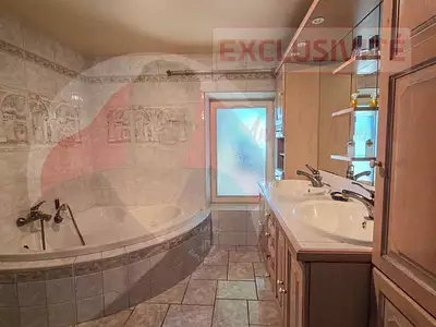 Maison, 325 m²