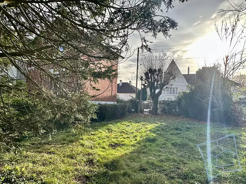 Terrain, 438 m²